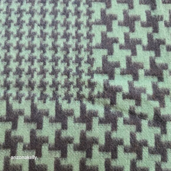 NWT Adrienne Vittadini Wool Cashmere Green Houndstooth Fringe Scarf - Picture 3 of 9